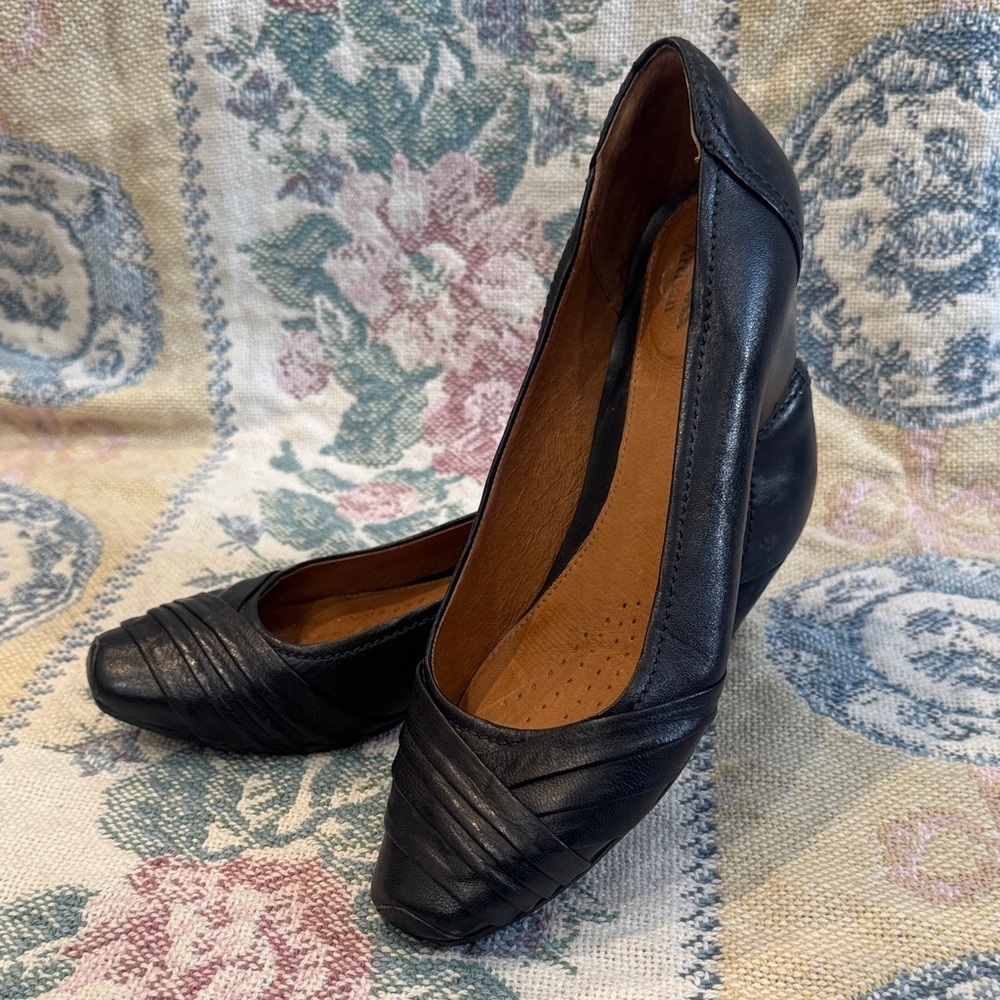 Clarks Dark Navy Leather Low Wedge Shoe for Women